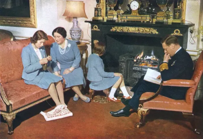 Framed Print : Royal family at home, special sitting for ILN, May 1942 Framed Print : Royal family at home, special sitting for ILN, May 1942