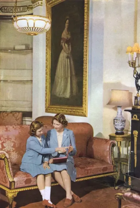 Framed Print : Royal family at home, special sitting for ILN, May 1942