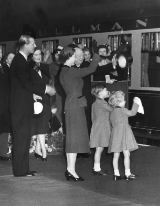 Framed Print : Royal Family wave off Queen Mother at Waterloo Framed Print : Royal Family wave off Queen Mother at Waterloo