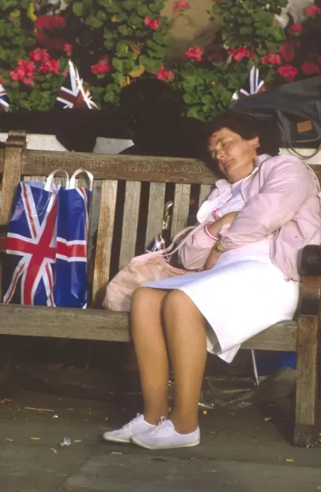 Framed Print : Royal wedding 1986 - sleeping spectator Framed Print : Royal wedding 1986 - sleeping spectator