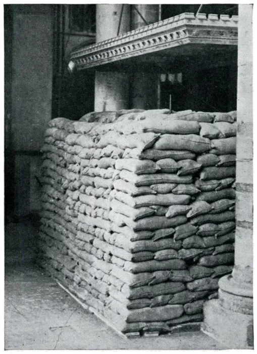 Framed Print : Sandbags protecting statue of the Black Prince, Sept 1939 Framed Print : Sandbags protecting statue of the Black Prince, Sept 1939