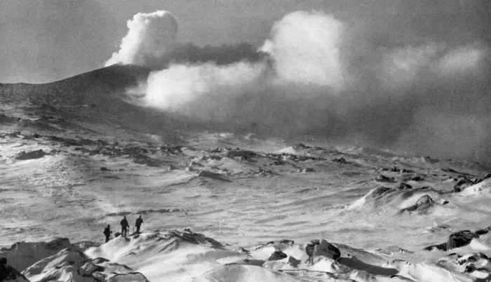 Framed Print : Scott Polar Expedition 1910 - 1912 - Mount Erebus