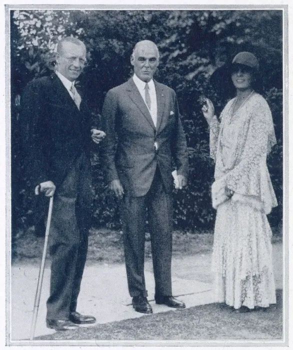 Framed Print : Sir Trevor Dawson, vice-president of Vickers, seen with Colonel Framed Print : Sir Trevor Dawson, vice-president of Vickers, seen with Colonel