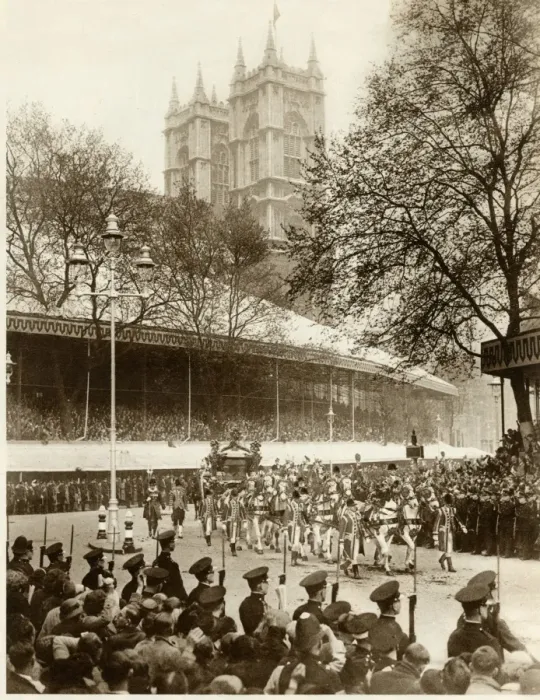 Framed Print : Stage Coach leaving Westminster Abbey 1937 Framed Print : Stage Coach leaving Westminster Abbey 1937