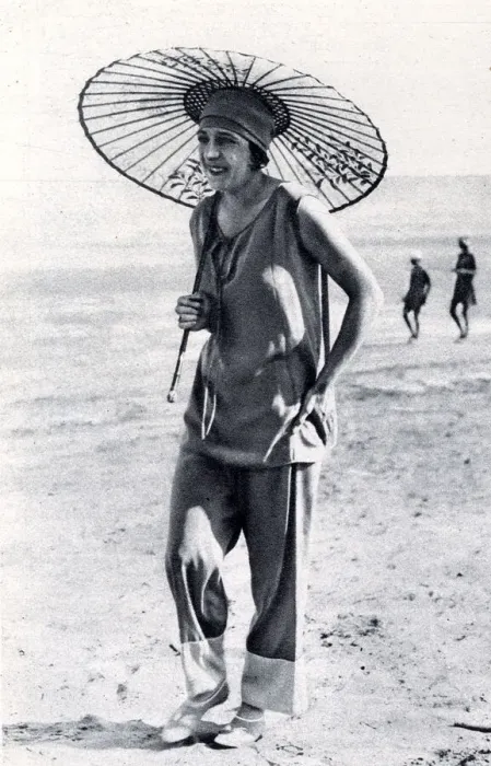 Framed Print : Suzanne Lenglen at the Venice Lido, 1926 Framed Print : Suzanne Lenglen at the Venice Lido, 1926