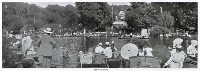 Framed Print : Tilting in canoes at Wargrave Regatta on the River Thames in Wargrave in Berkshire Framed Print : Tilting in canoes at Wargrave Regatta on the River Thames in Wargrave in Berkshire