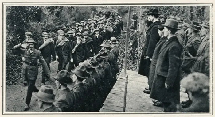 Framed Print : De Valera saluting - Anglo-Irish Treaty
