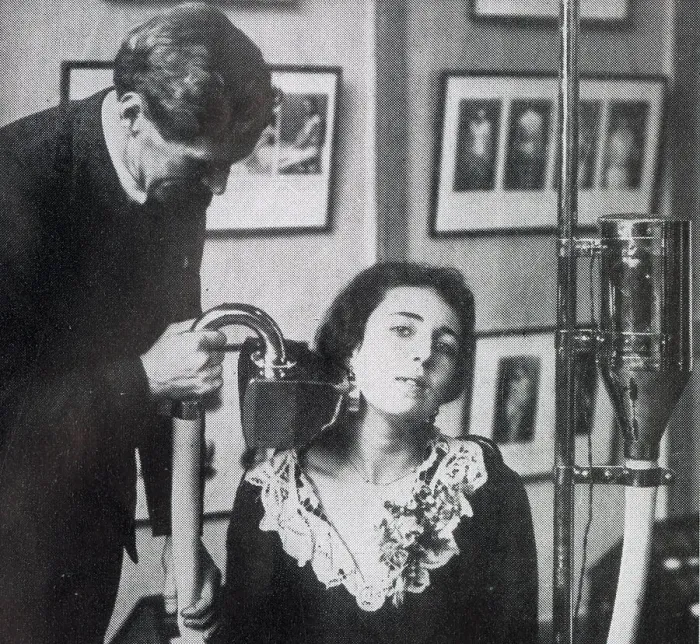 Framed Print : Vapour Lamp Treatment for Spots 1928 Framed Print : Vapour Lamp Treatment for Spots 1928