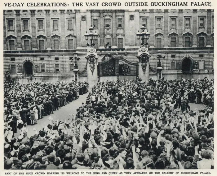 Framed Print : VE Day. Outside Buckingham Palace Framed Print : VE Day. Outside Buckingham Palace