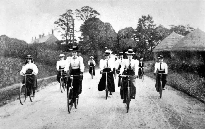 Framed Print : Victorian Women Cyclists Descending a Hill, c. 1898 Framed Print : Victorian Women Cyclists Descending a Hill, c. 1898