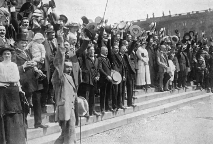 Framed Print : War greeted with enthusiasm in Berlin