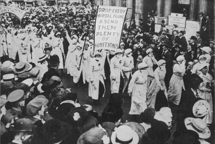 Framed Print : War workers in the Womens Procession in London Framed Print : War workers in the Womens Procession in London