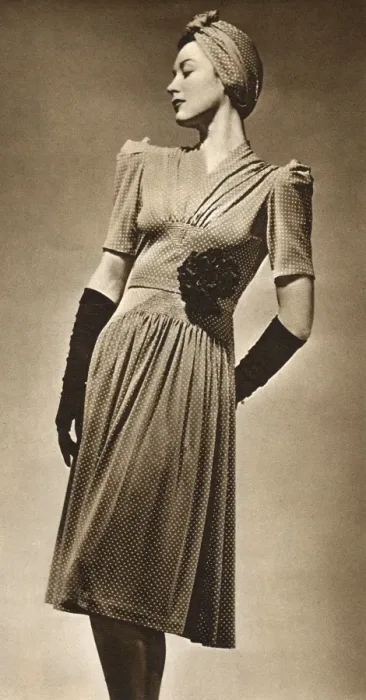 Framed Print : Wartime fashion photograph, Britannia and Eve, 1940 Framed Print : Wartime fashion photograph, Britannia and Eve, 1940