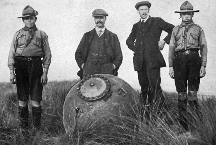 Framed Print : Mine washed up on Suffolk coast, WW1 Framed Print : Mine washed up on Suffolk coast, WW1