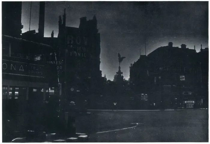 Framed Print : The West End in blackout, September 1939 Framed Print : The West End in blackout, September 1939