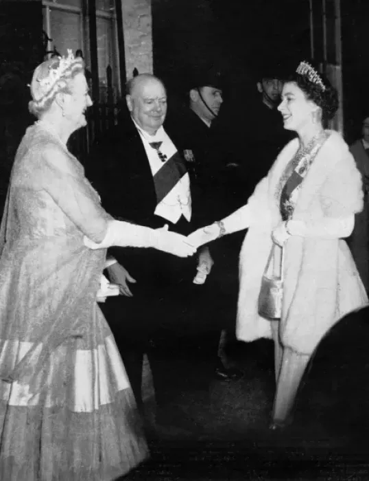 Framed Print : Winston Churchill entertains the Queen Framed Print : Winston Churchill entertains the Queen