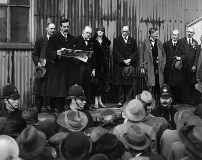 Framed Print : Winston Churchill returned as MP for Epping, 1924 Framed Print : Winston Churchill returned as MP for Epping, 1924