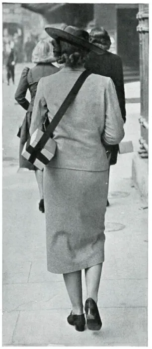 Framed Print : Woman carrying gas mask correctly, September 1939 Framed Print : Woman carrying gas mask correctly, September 1939
