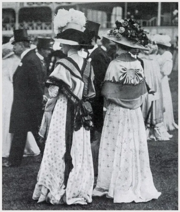 Framed Print : Women wearing elegant dresses for the Ascot. Date: June 1909 Framed Print : Women wearing elegant dresses for the Ascot. Date: June 1909
