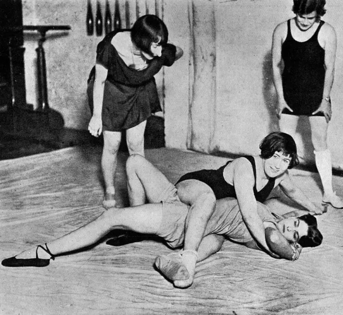 Framed Print : Womens wrestling school in Vauxhall, 1928 Framed Print : Womens wrestling school in Vauxhall, 1928
