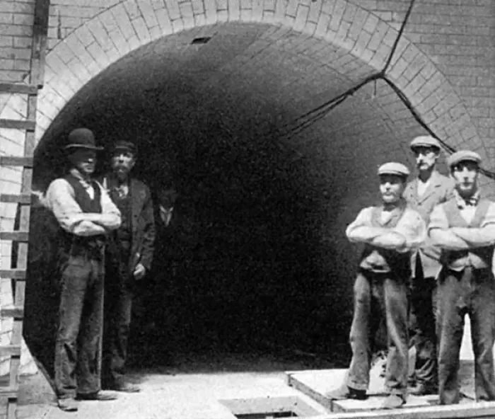 Framed Print : Workers outside the mouth of the Greenwich Foot Tunnel Framed Print : Workers outside the mouth of the Greenwich Foot Tunnel