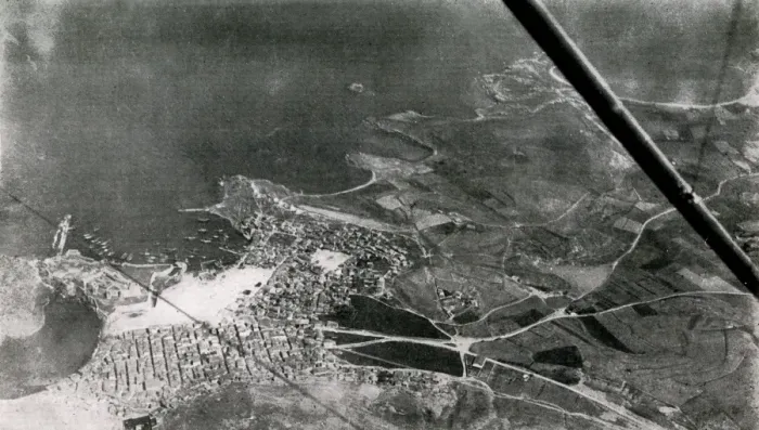 Framed Print : WW1 - Aerial view of Gallipoli, 1915 Framed Print : WW1 - Aerial view of Gallipoli, 1915