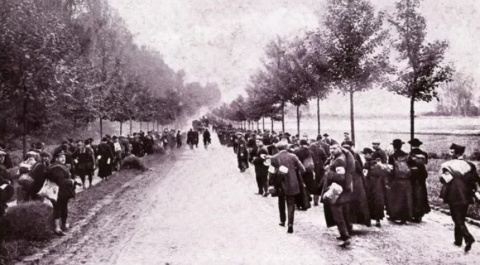 Framed Print : WW1 - Belgian Refugees on road to Brussels from Tirlemont Framed Print : WW1 - Belgian Refugees on road to Brussels from Tirlemont
