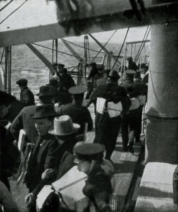 Framed Print : WW1 - Lifebelted passengers - Torpedoing of RMS Falaba Framed Print : WW1 - Lifebelted passengers - Torpedoing of RMS Falaba