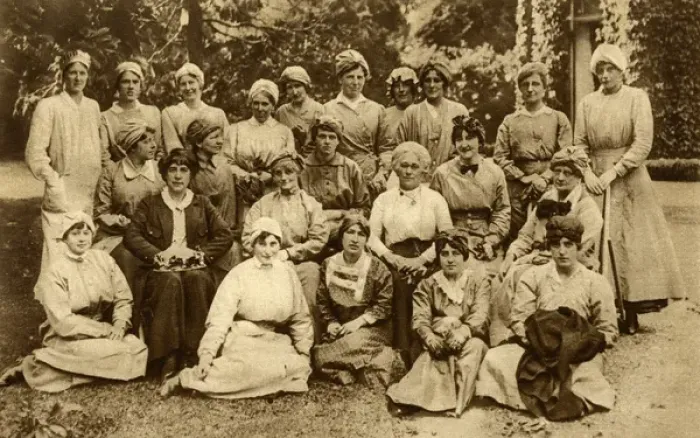 Framed Print : WW1 - Titled Women Munitions Workers