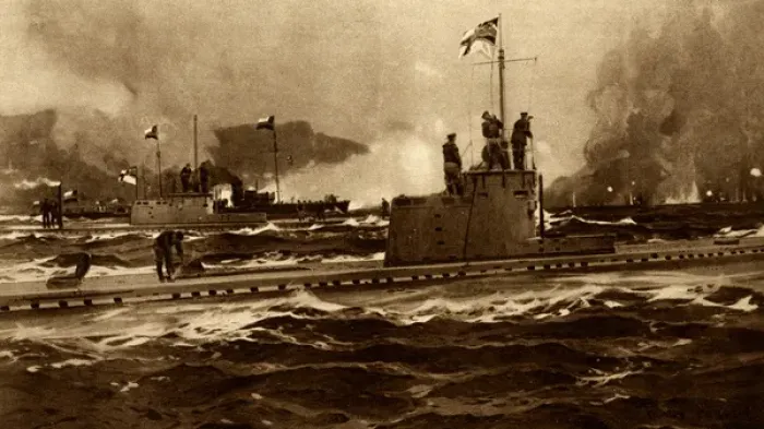 Framed Print : WW1 - U-Boats attack, Varna in Bulgaria, 27th October 1915 Framed Print : WW1 - U-Boats attack, Varna in Bulgaria, 27th October 1915