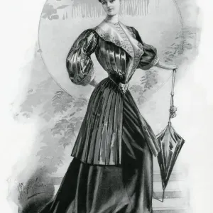 Fashionable womens clothing 1905