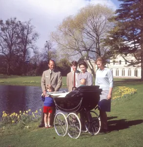 Images Dated 26th May 2012: 10215592