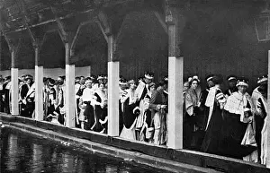 Peeresses Prints: 1937 Coronation - Abbey guests stranded in rain after ceremo
