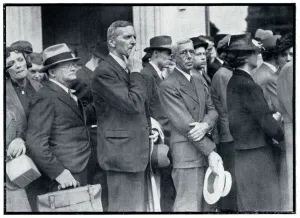 Ship Prints: Americans queuing to try and leave Britain, September 1939