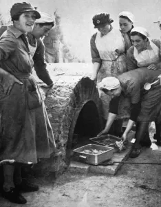 Cook Prints: ATS - using a brick field oven in training, 1939