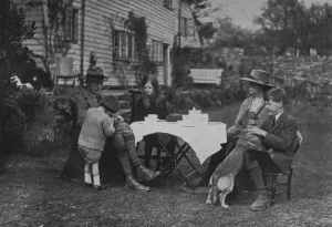 Chamberlain Prints: Austen Chamberlain with family in garden