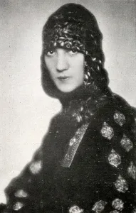 Millinery Prints: Aviator Antonia de Varelia in aviation style hat