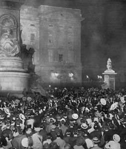 Patriotic Prints: Awaiting declaration of war 1914