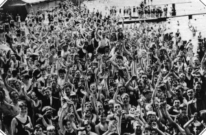 Bathers Prints: Bathers at the Open Air Baths in Lansburys Lido