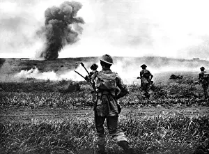 1943 Prints: British Soldiers advance in Tunisia; Second World War, 1943