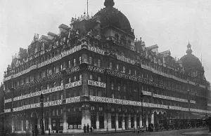 Carlton Prints: Carlton Hotel, Pall Mall, ablaze with patriotism