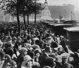 Debutantes Prints: Cars in the Mall bearing debs to court presentations