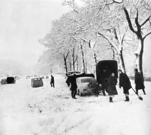 Snowing Prints: Cars stuck in snow at Pease Pottage, 1963