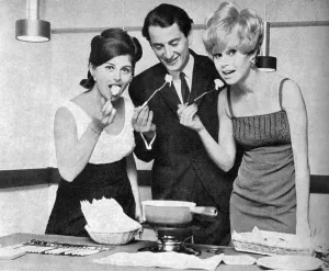 Chelsea Prints: Cheese and wine restaurant in Chelsea, 1966