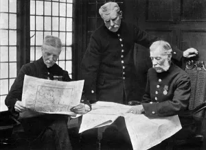 Chelsea Prints: Chelsea pensioners discuss the war, WW1
