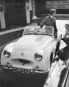 Drive Prints: A coat by Moorcott to drive a Triumph sports car