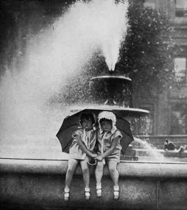 Fountain Prints: Cooling off in Trafalgar Square