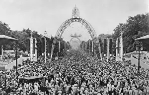 Processional Prints: Coronation 1953, Queen Elizabeth II - Procession down the Ma
