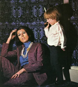 Modelling Prints: Dana렂est wearing a Biba moire suit