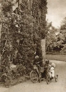 Daphne Prints: Daphne du Maurier and children at Menabilly, 1944